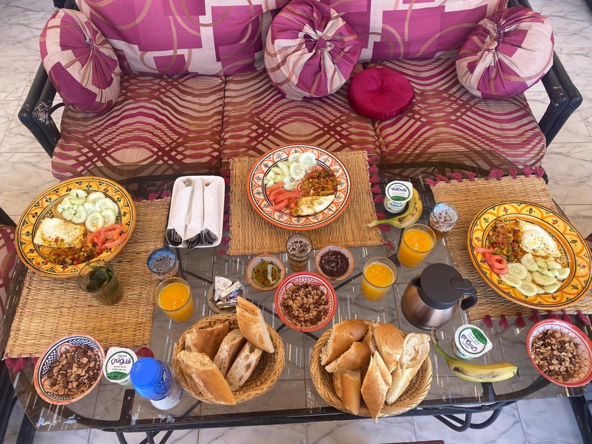 Red Carpet Surf Camp Sea, Mountain & Garden Escape Tamraght Exterior foto